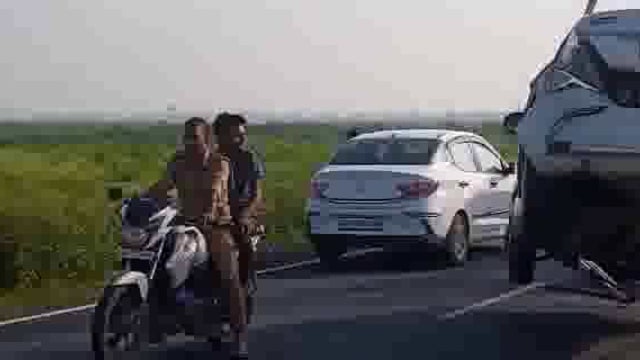  तेज रफ्तार कार अनियंत्रित होकर नहर में गिरी 5 की मौत