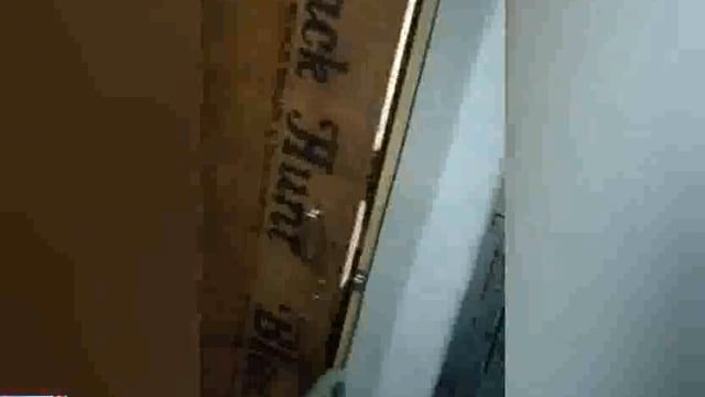 Auraiya jila mein private aspataalon mein chhapemari se adhikshak ke dar se Asha bahuein mej Ke Niche Chhup Gai thi vide