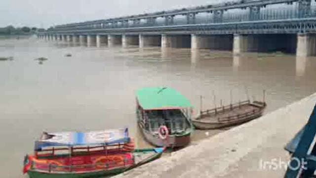 हथिनी कुंड से छोड़े गए पानी गोकुल बैराज का जलस्तर बढ़ा बाढ़ की संभावना से लोग परेशान प्रशासनिक अधिकारी यमुना पर नजर