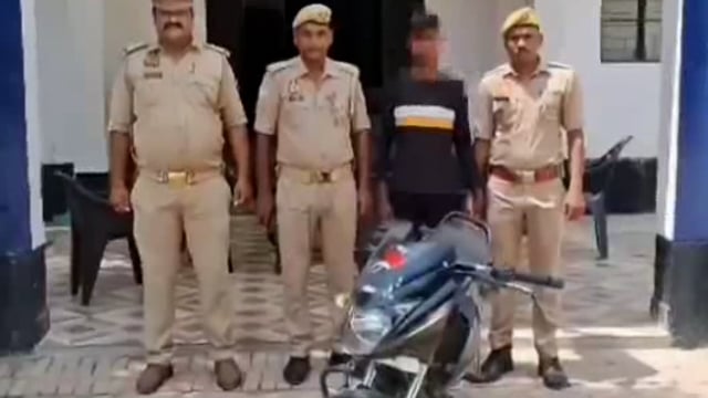 चोरी की पल्सर बाइक के साथ एक अभियुक्त गिरफ्तार, भेजे गए जेल