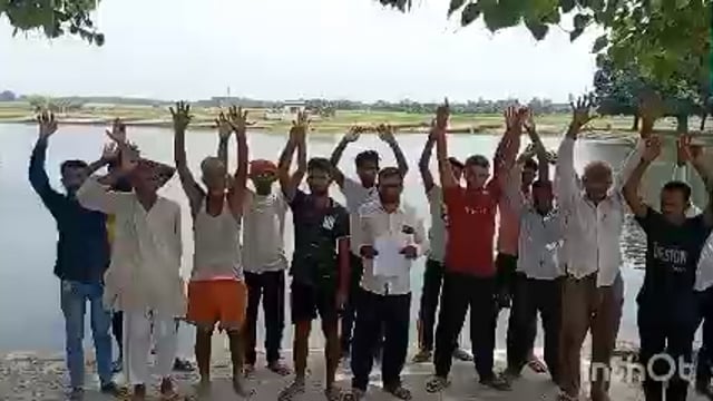  फर्जी मामले में फंसाने को लेकर ग्रामीणों ने प्रदर्शन कर शासन व प्रशासन से उच्च स्तरीय जांच कर न्याय की लगाई गुहार