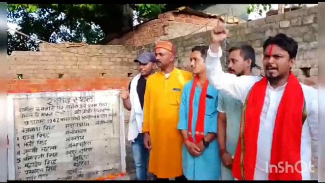 लखीसराय शहर के शहीद द्वार के समीप भाजपा कार्यकर्ताओं ने अमर शहीदों पर पुष्पांजलि अर्पित कर किया नमन