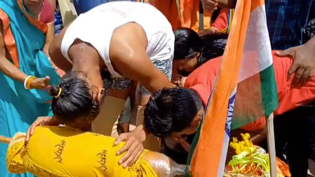 51 लीटर पवित्र जल लेकर 350 किलोमीटर पदयात्रा पर निकले गिरिडीह सिमरिया के विराट बम अजगैबीनाथ जलाभिषेक करने 