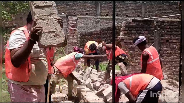 लखीसराय शहर के वार्ड संख्या 33 स्थित अतिक्रमित 3 घरों को तोड़कर कराया गया अतिक्रमण मुक्त