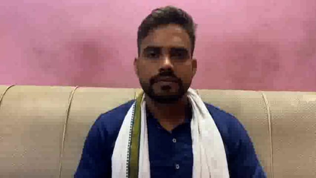 सरकार लोगों का मजा ले रही है सब्जी व अन्य चीजों के बढ़ते दामों को लेकर इटवा में AIMIM जिला अध्यक्ष अज़ीमुश्शान फारुकी