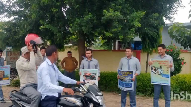 केडी पब्लिक स्कूल के छात्र छात्राओं ने वाहन चालकों को सड़क सप्ताह के चलते किया जागरूक