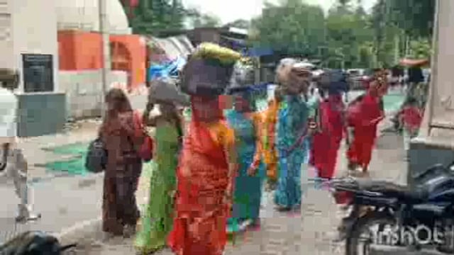 ब्रज चौरासी कोस परिक्रमा करके ब्रज में आए श्रद्धालु हो रहे हैं कृतज्ञ ब्रज वासियों ने श्रद्धालुओं के लिए खोलें भंडारे