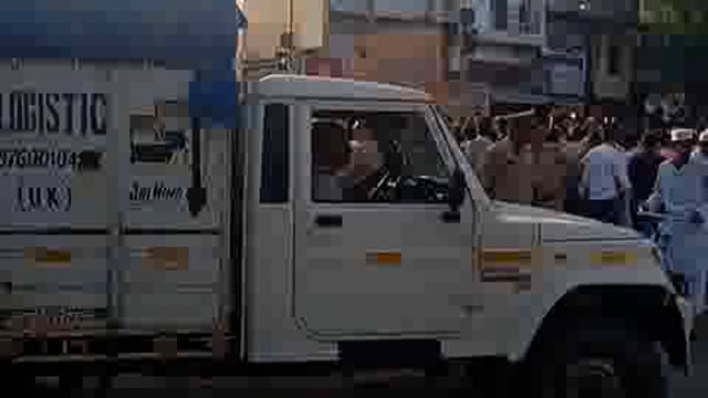 रूस में भारी संख्या में लोगों की भीड़ उमड़ी प्रशासन पूरी तरह मुस्तैद ट्रैफिक वार्डन पूरे जोर-शोर के साथ 