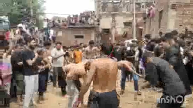 महावन में शिया समुदाय के लोगों द्वारा मातम का जुलूस निकालामोहर्रम के इस पर्व को गमगीन माहौल में समुदाय के लोगों ने मनाय 