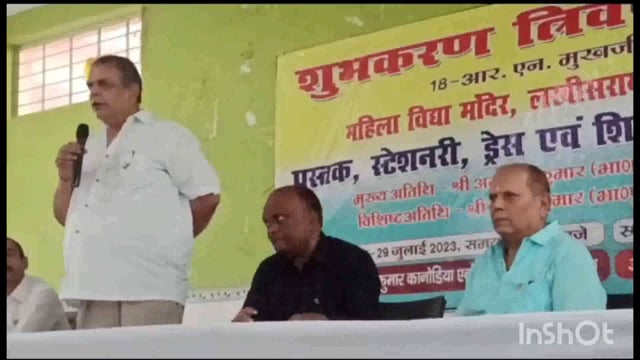 लखीसराय शहर के महिला विद्या मंदिर प्लस टू विद्यालय के 47 छात्राओं को जिलाधिकारी के द्वारा पाठ्यपुस्तक का किया गया वितरण