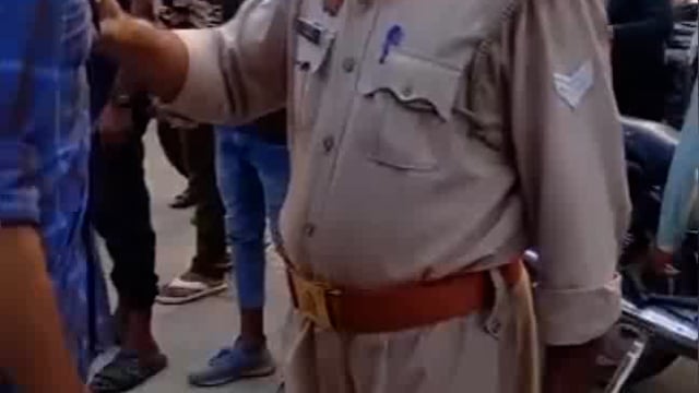 राया नीवगांव त्रिराए पर दबंगों ने की मारपीट गाड़ी में की तोड़फोड़ पुलिस ने दो को लिया हिरासत