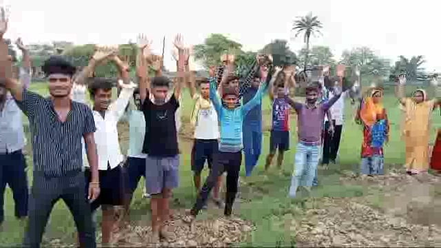 लक्ष्मीपुर गांव में आंगनबाड़ी केंद्र भवन निर्माण का ग्रामीणों ने किया विरोध