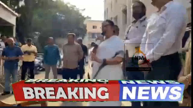উডল্যান্ড হাসপাতালের বাইরে সাংবাদিকদের মুখোমুখি মুখ্যমন্ত্রী মমতা বন্দ্যোপাধ্যায়