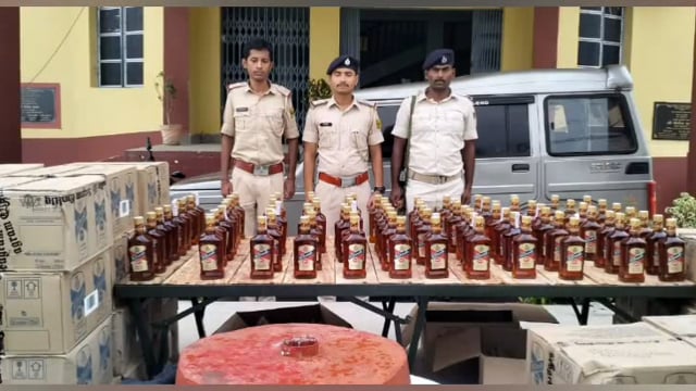 बांका जिले के सुईया पुलिस को लगातार चौथी बार मिली शराब एवं प्रयुक्त वाहन जप्त करने में कामयाबी 35 पेटी शराब किया बरामद 