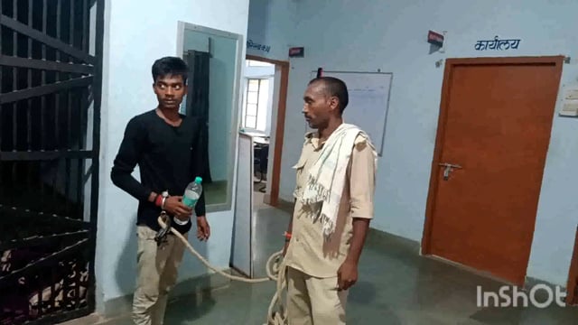 सूरजगढ़ा-नगर परिषद क्षेत्र सूरजगढ़ा के मानुचक गांव से एक व्यक्ति को चोरी के मामले में गिरफ्तार कर भेजा गया जेल