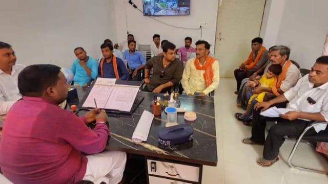 बिस्कोहर नगर पंचायत कार्यालय पर अध्यक्ष अजय गुप्ता ने नगर वासियों के साथ की बैठक नगर की विभिन्न समस्या से हुए अवगत