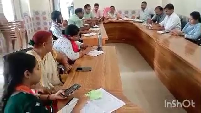 खंड विकास अधिकारी ने पंचायत व विकास अधिकारियों के संग की समीक्षा बैठक