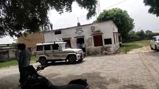 बिहार ब्लॉक में चल रहें सचिवों के धरने के साथ साथ काम करते हुए दूसरे दिन भी मिल रहा सफाई कर्मचारियों और अन्य का समर्थन,