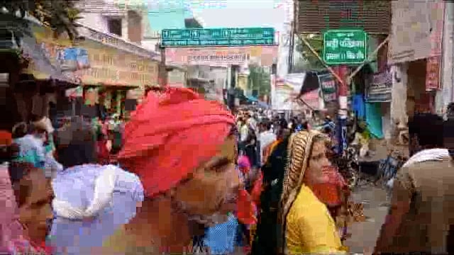 गोवर्धन दानघाटी मंदिर पर उमड़ा श्रद्धा का सैलाब देखे लाइव