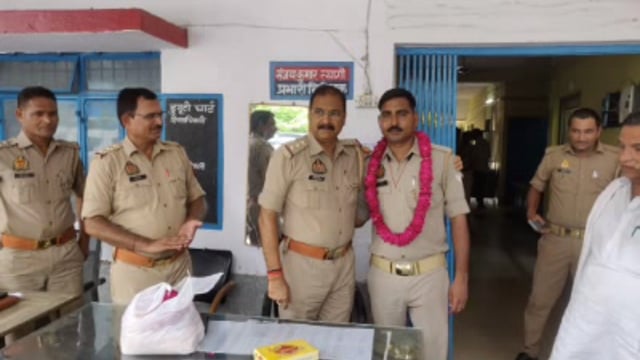 , बलदेव थाने पर तैनात हेड कांस्टेबल संजय कुमार का लखनऊ जीआरपी हुआ तबादला थाना स्टाफ द्वारा किया गया विदाई समारोह