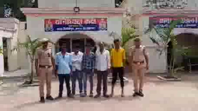 मारपीट के पांच आरोपी अभियुक्तों को त्रिलोकपुर पुलिस ने बिस्कोहर पश्चिम टोला व सिकरा बुजुर्ग से किया गिरफ्तार