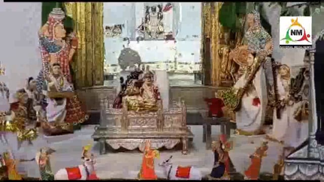 शरद महोत्सव में विराजमान होकर ठाकुर द्वारकाधीश महाराज ने भक्तों को दिए दर्शन।