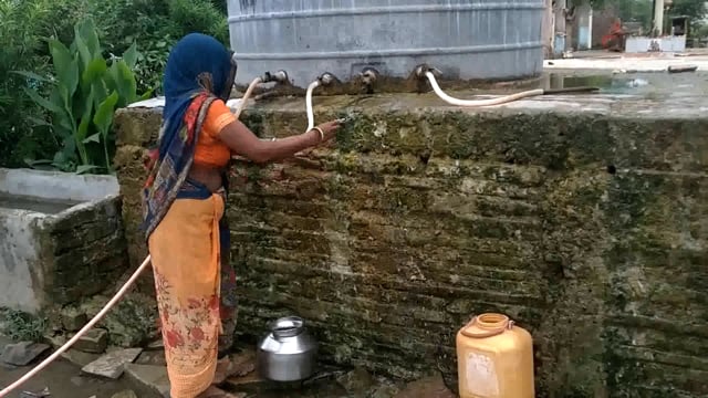 गंजबासौदा के ग्राम पंचायत स्वरूपनगर के लाल पठार में पानी की समस्या