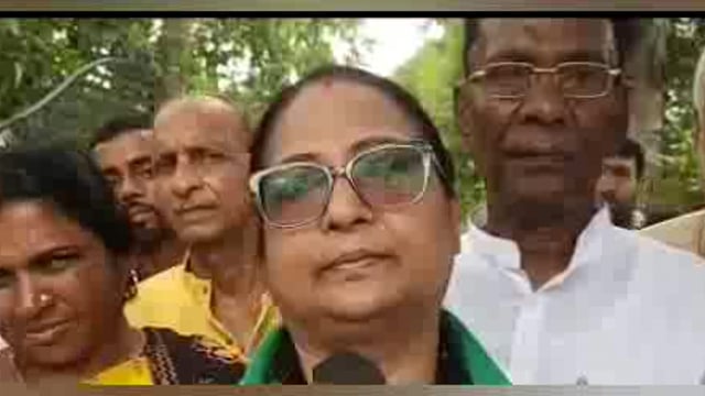 मणिपुर कांड को लेकर बांका कांग्रेस कमेटी के अध्यक्ष कंचना कुमारी सिंह ने बांका डीएम को सौंपी राष्ट्रपति के नाम ज्ञापन