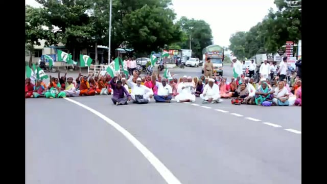 ज्येष्ठ नागरिकांचे पेन्शन मिळावी या मागणीसाठी आटपाडी मध्ये रस्ता रोको आंदोलन