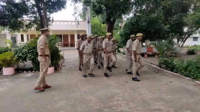 एसपी के निर्देश पर थाना त्रिलोकपुर में साप्ताहिक परेड कि ली गई सलामी