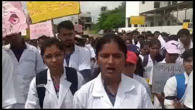 पशुवैद्यकीय महाविद्यालयातील विध्यार्थ्यांनी पुकारला बेमुदत संप