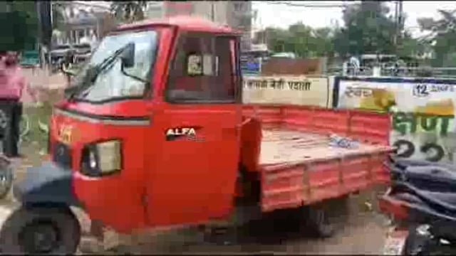 घुईसरनाथ दर्शन हेतु मालवाहक टैंपो पर बैठकर जा रहे श्रद्धालु,टैंपो पलटने से दो की मौत,बारह घायल,तीन की हालत नाजुक, रेफर
पुलिस ने शव पीएम को भेजा