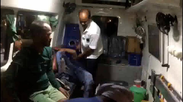 सुगौली क्षेत्र में सिकरहना पुल के पास उच्च पथ पर दो बाइकों के बीच हुई टक्कर,तीन लोग हुए गम्भीर रूप से घायल।