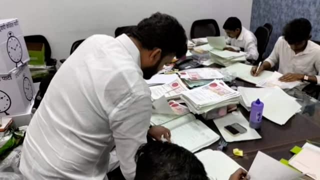 राष्ट्रवादीचे अध्यक्ष शरद पवार यांच्या सर्मथनार्थ उदगीर तालुक्यातील 2 हजार कार्यकर्त्यांचे मुंबई येथे शपथपत्र दाखल