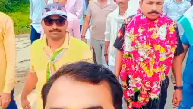 फूलपुरमौरी के अशोक सिंह फौज में सूबेदार पद से सेवानिवृत्त होने पर ग्रामीणों ने फूलमाला पहना कर किया जोरदार स्वागत ,