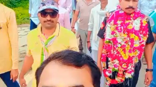  बाघराय थाना क्षेत्र के फूलपुर मौरीगांव के अखिलेश सिंह ने सेना में सूबेदार पद से सेवानिवृत्त होने पर हुआ जोरदार स्वागत,