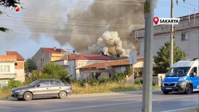 İki Katlı Evin Çatısı Alev Topuna Döndü