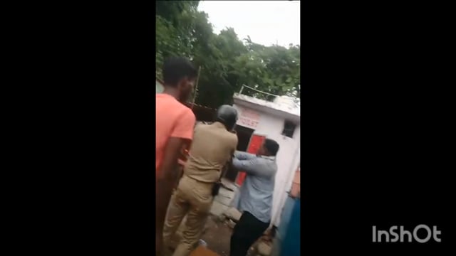 गुरु नानक चौकी के बगल मामूली विवाद को लेकर दुकानदार और ग्राहक के बीच हुआ झगड़ा मौके पर पहुंची पुलिस