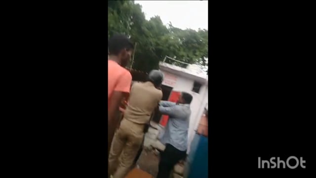 गुरु नानक चौकी के बगल मामूली विवाद को लेकर दुकानदार और ग्राहक के बीच हुआ झगड़ा मौके पर पहुंची पुलिस