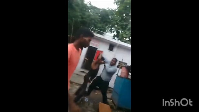 गुरु नानक चौकी के बगल मामूली विवाद को लेकर दुकानदार और ग्राहक के बीच हुआ झगड़ा मौके पर पहुंची पुलिस