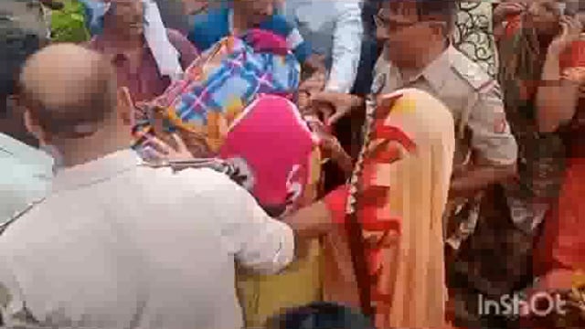 खैर कोतवाली क्षेत्र गांव शिवाला कला में 8 वर्षीय बच्ची का हुआ मर्डर परिवार ने जताई हत्या की आशंका