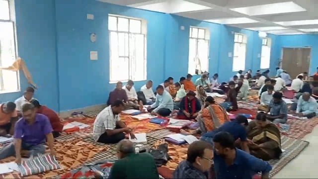 अमरपुर प्रखंड मुख्यालय में जाति गणना का कार्य ऐप पर अपलोड करना युद्ध स्तर पर हुआ शुरू