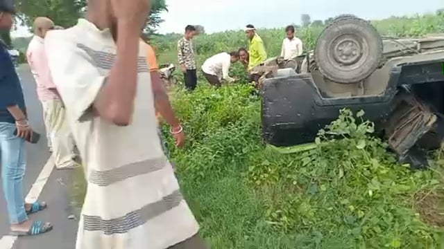 तरबगंज-मोतीगंज मार्ग पर बालेश्वरनाथ चौराहे पर टेम्पो की ठोकर से 14 वर्षीय बालिका घायल, स्थानीय लोगों ने कराया उपचार 