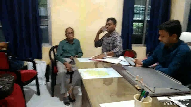 प्रखंड विकास पदाधिकारी ने प्रखंड कार्यालय में विकास मित्रों के साथ की बैठक