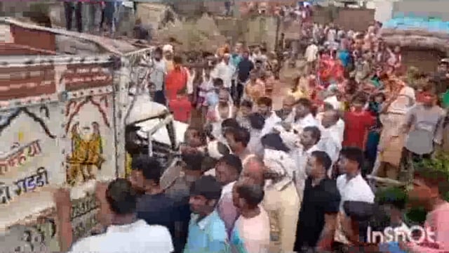 खैर कोतवाली क्षेत्र के गांव शिवाला कला 8 वर्षीय बच्ची का मर्डर हुआ था इसमें 6अज्ञात लोगों को पुलिस ने दिया हिरासत में