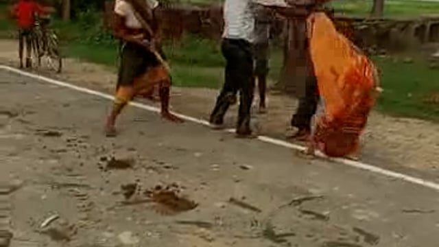 मारपीट का हुवा सोसिल मिडिया पर वाइरल 