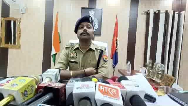 पुलिस अभिरक्षा से फरार आरोपी से हुई मुठभेड़, पैर में लगी गोली, जानिए पूरा मामला
