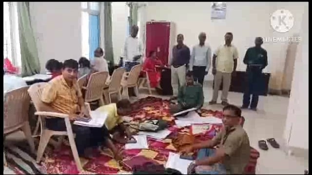 आईटी भवन रजौन के आरटीपीएस कार्यालय के छत का प्लास्टर गिरने से मची अफरातफरी