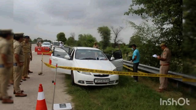 यमुना एक्सप्रेस वे पर अधिवक्ता ने खुद को मारी गोली गोली लगने से हुए गंभीर रूप से घायल