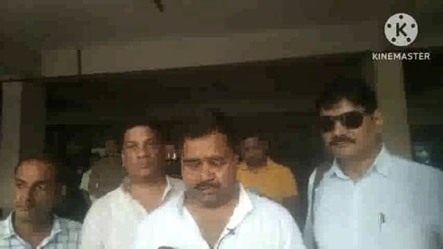 जिलाधिकारी कार्यालय पर अभिभावक संघ ने मुख्यमंत्री के नामित डीएम को दिया ज्ञापन